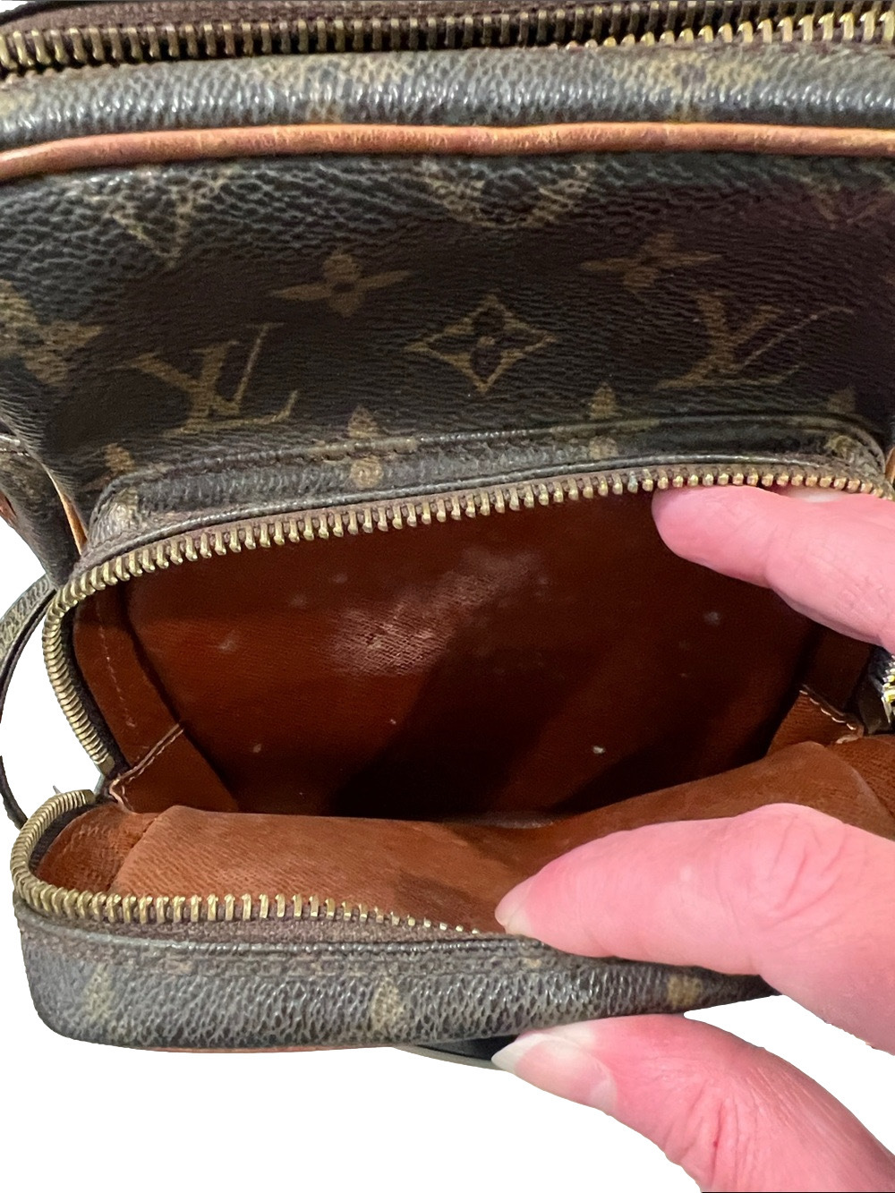 Louis Vuitton LV Amazone Monogram Crossbody Bag - has marks - Picture 17 of 17